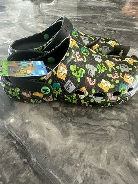 Minecraft Print Crocs Clog - Black & Green